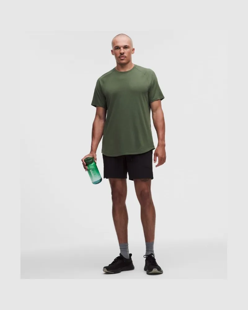 LULULEMON License to Train Kurzarmshirt für Männer – Größe in Sassy Sage Sassy