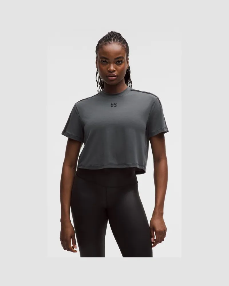 LULULEMON Crop-Kurzarmshirt aus Jersey Beflockt für Frauen – Größe in Coal/Graphite Grey Coal