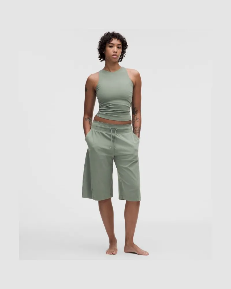 LULULEMON Groove Bermuda-Shorts mit mittlerem Bund im Relaxed Fit für Frauen – Größe in Willow Leaf Willow