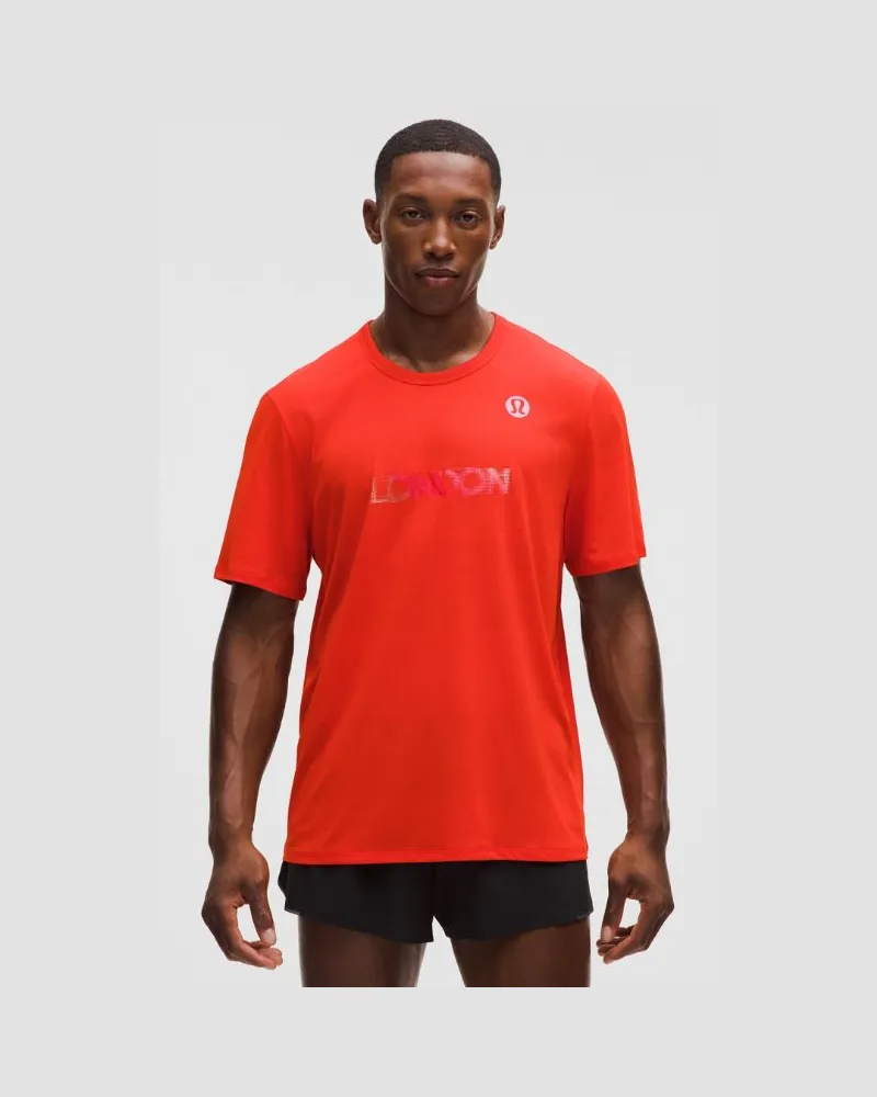 LULULEMON Fast and Free Short-Sleeve Shirt Perforated Stripe London '26 für Männer – Größe in Cherry Ember Cherry