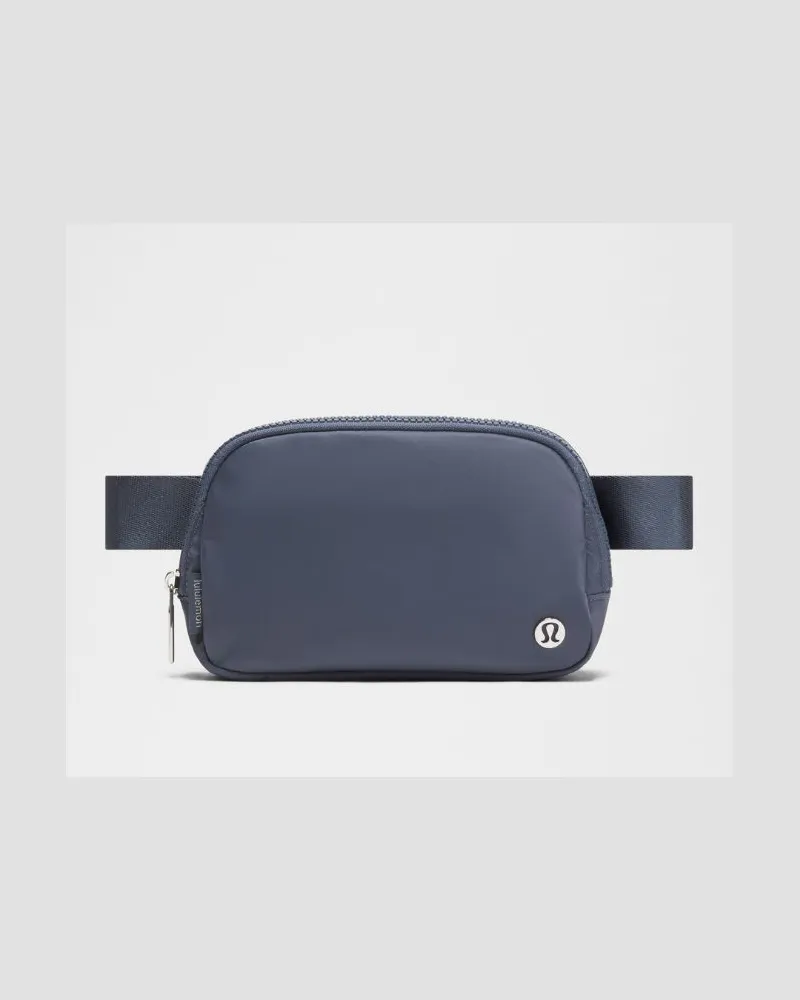 LULULEMON Everywhere Gürteltasche Größe in Dusty Diamond/Silver Dusty