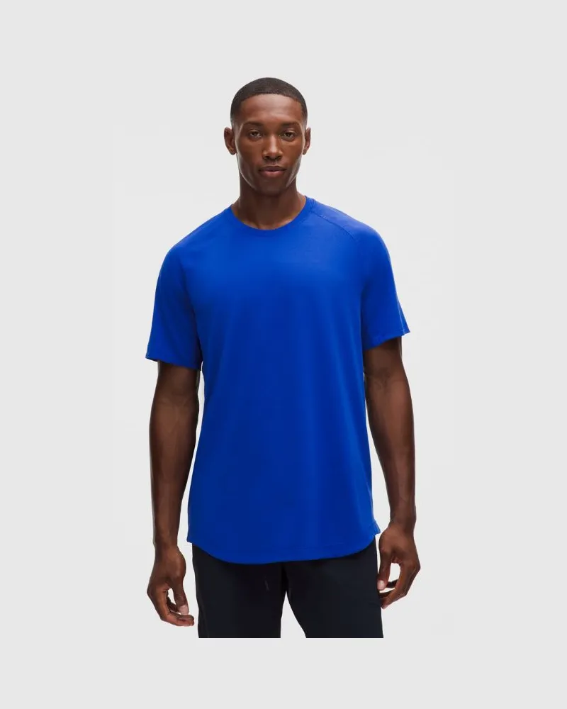 LULULEMON License to Train Kurzarmshirt für Männer – Größe in Beach Ball Blue Beach