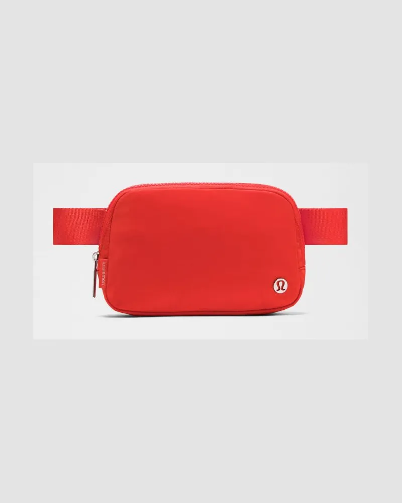 LULULEMON Everywhere Gürteltasche Größe in Cherry Ember/Silver Cherry