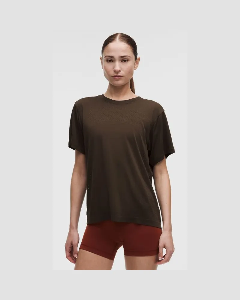 LULULEMON Swiftly Kurzarmshirt im Relaxed Fit in Hüftlänge Logo – Größe in Walnut Crunch Walnut
