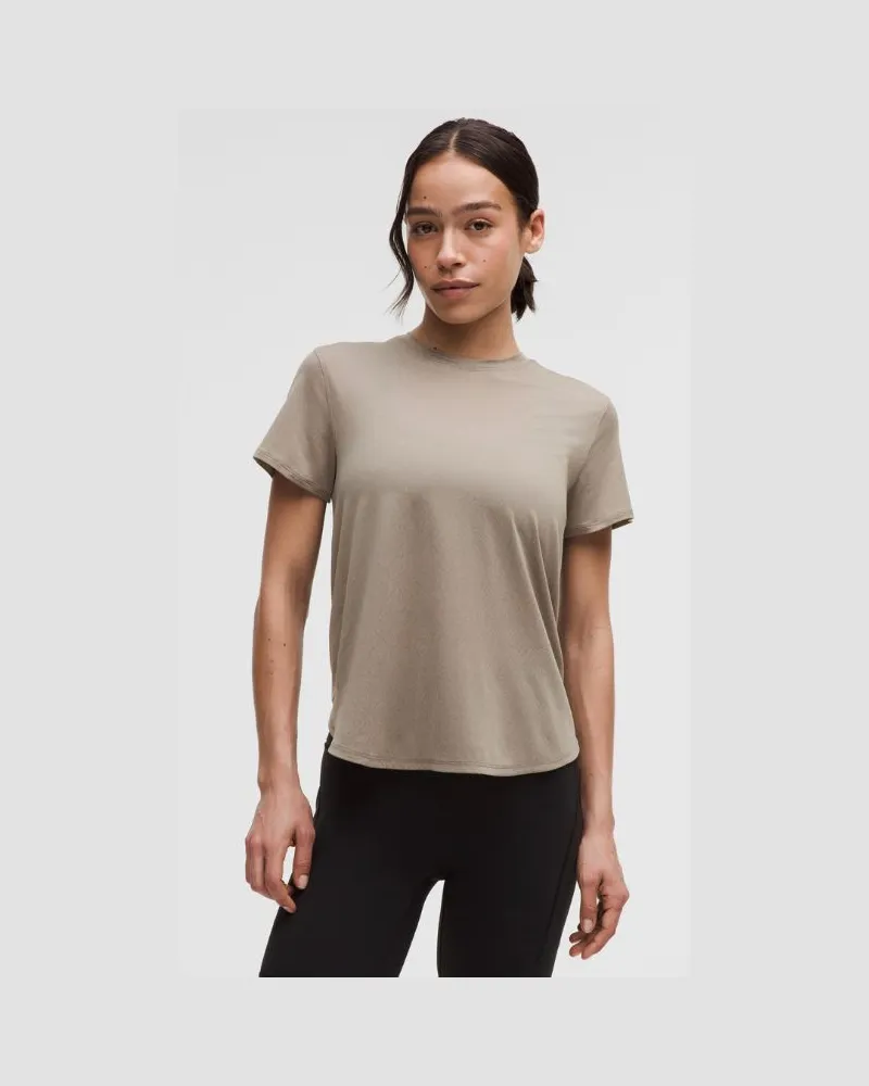 LULULEMON Leichtes Trainings-T-Shirt mit geteilter Rückseite für Frauen – Khaki – Größe Warm