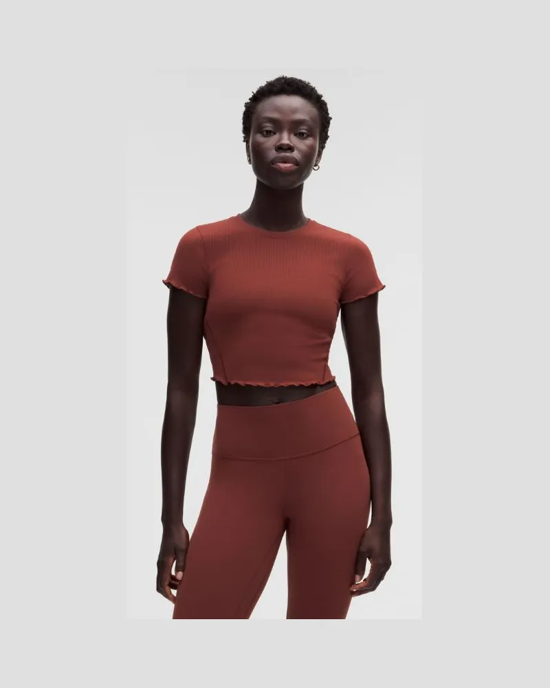 LULULEMON Nulu Baby-Tee mit gewelltem Saum für Frauen – Größe in Cranberry Charm Cranberry