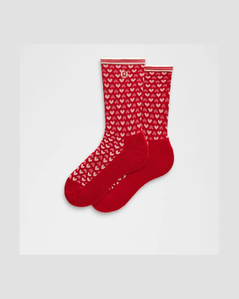 LULULEMON Unisex Daily Essential Crew-Socken Herzdesign – Größe in Oxford Red/Coconut Ivory/Candy Cloud Oxford