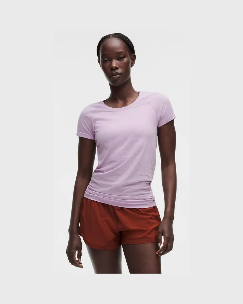 LULULEMON Swiftly Tech Kurzarmshirt 2.0 Hüftlänge für Frauen – Größe in Lilac Play Lilac