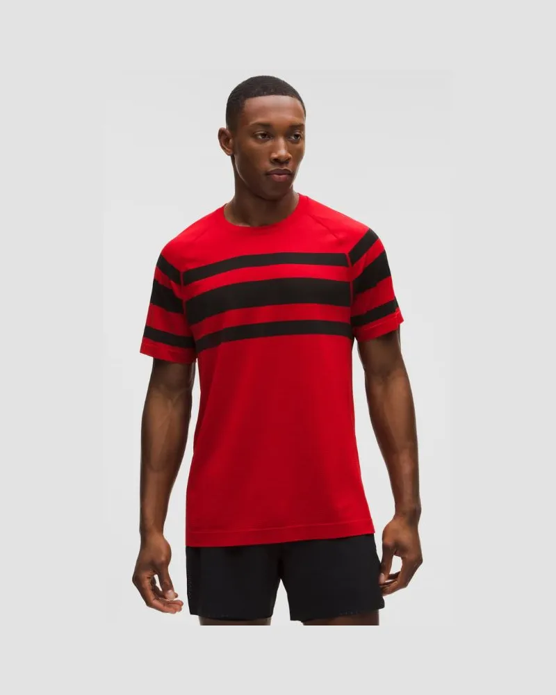 LULULEMON Metal Vent Tech T-Shirt für Männer – Größe in League Stripe Oxford Red/Oxford Red/Black League