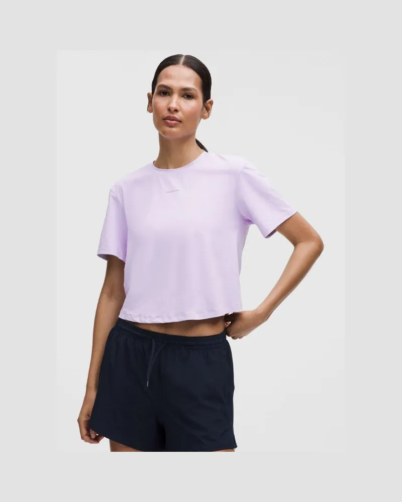 LULULEMON Pace Crush T-Shirt mit überkreuzter Rückseite und Grafik für Frauen – Größe in Lavender Frost Lavender