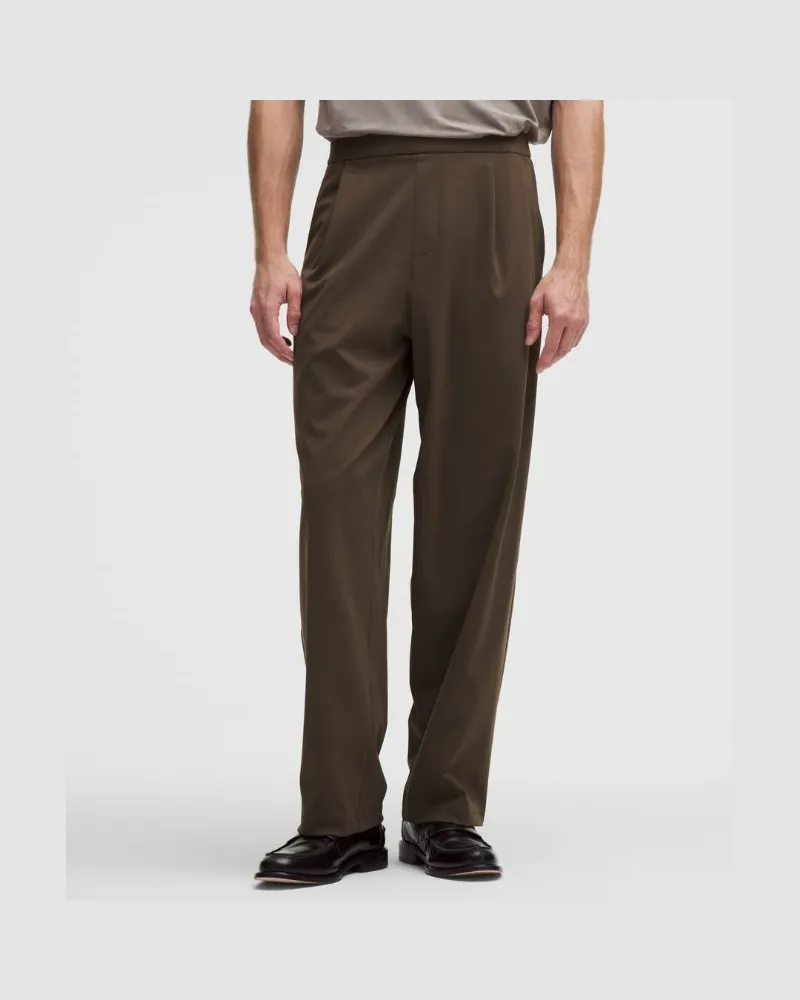 LULULEMON Daydrift Faltenhose im Relaxed Fit Normale Länge für Männer – Größe in Olive Brown Olive