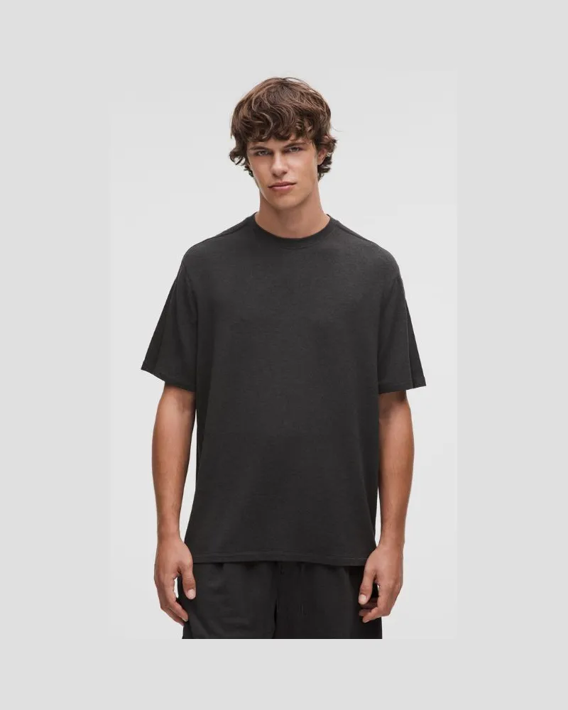 LULULEMON BeCalm Kurzarmshirt im Relaxed Fit für Männer – Größe in Heathered Black Heathered