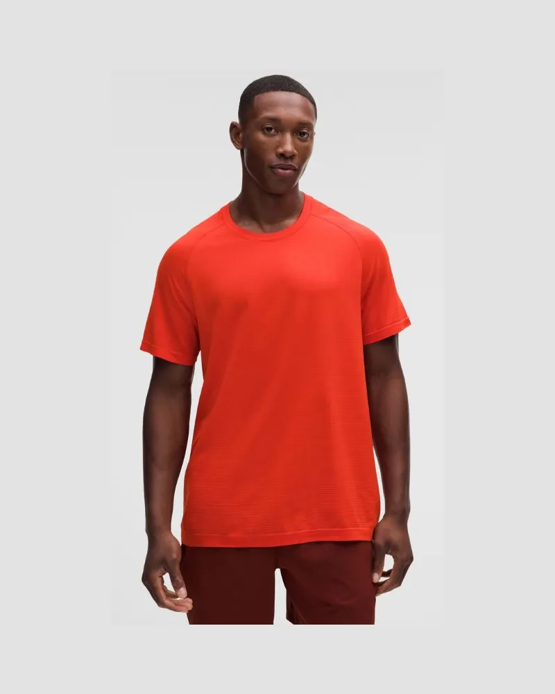 LULULEMON Metal Vent Tech T-Shirt für Männer – Größe in Cherry Ember Cherry