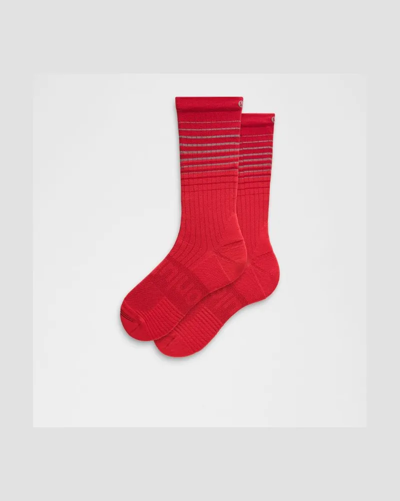 LULULEMON Power Stride Crew-Socken mit reflektierendem Muster – Größe in Dark Red/Lululemon Red Dark