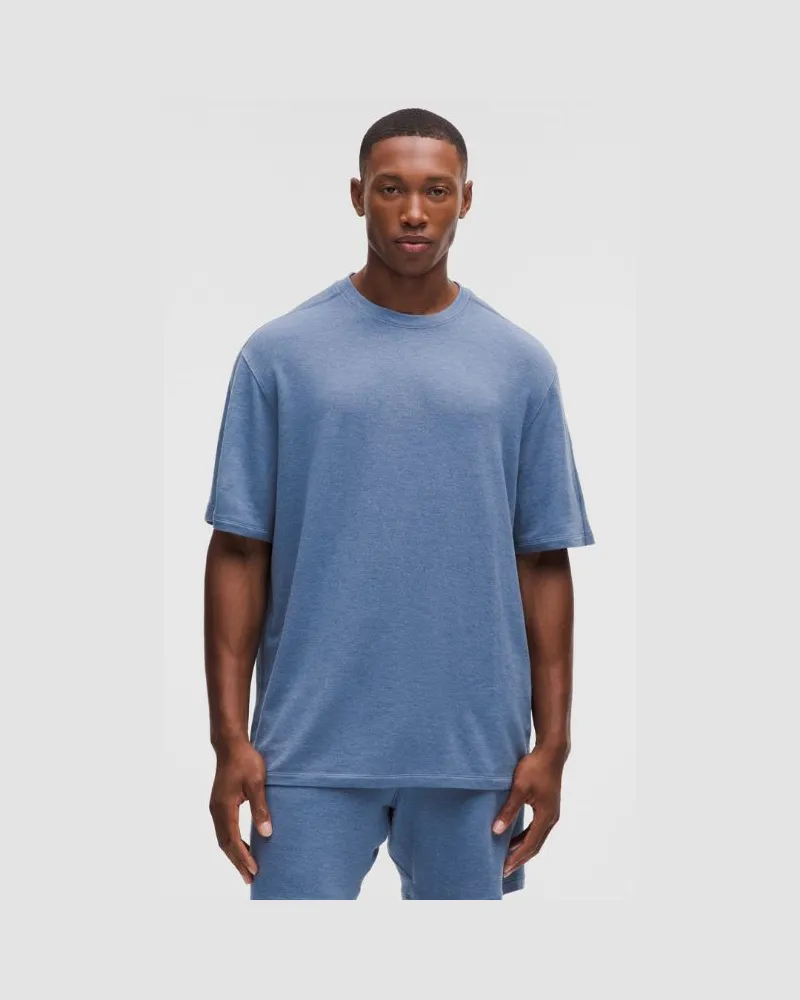 LULULEMON BeCalm Kurzarmshirt im Relaxed Fit für Männer – Größe in Heathered Washed Denim Heathered
