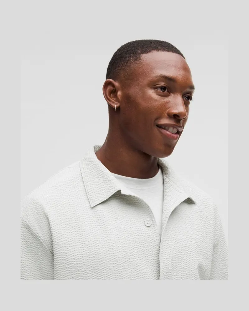 LULULEMON Kurzarmshirt mit strukturiertem Camp-Kragen für Männer – Größe in Simple Stripe Vapor Simple