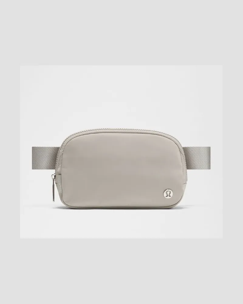 LULULEMON Everywhere Gürteltasche Größe in Hailstone Grey/Silver Hailstone