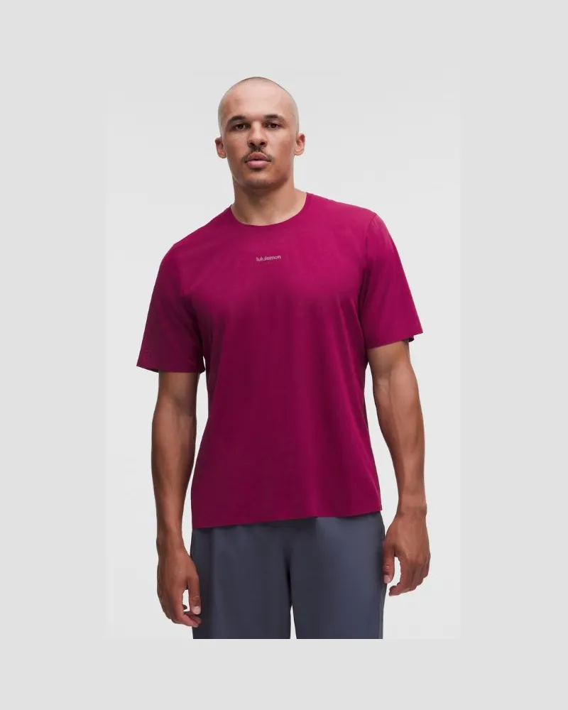 LULULEMON Fast and Free Kurzarmshirt Race-Länge für Männer – Größe in Raspberry Rave Raspberry