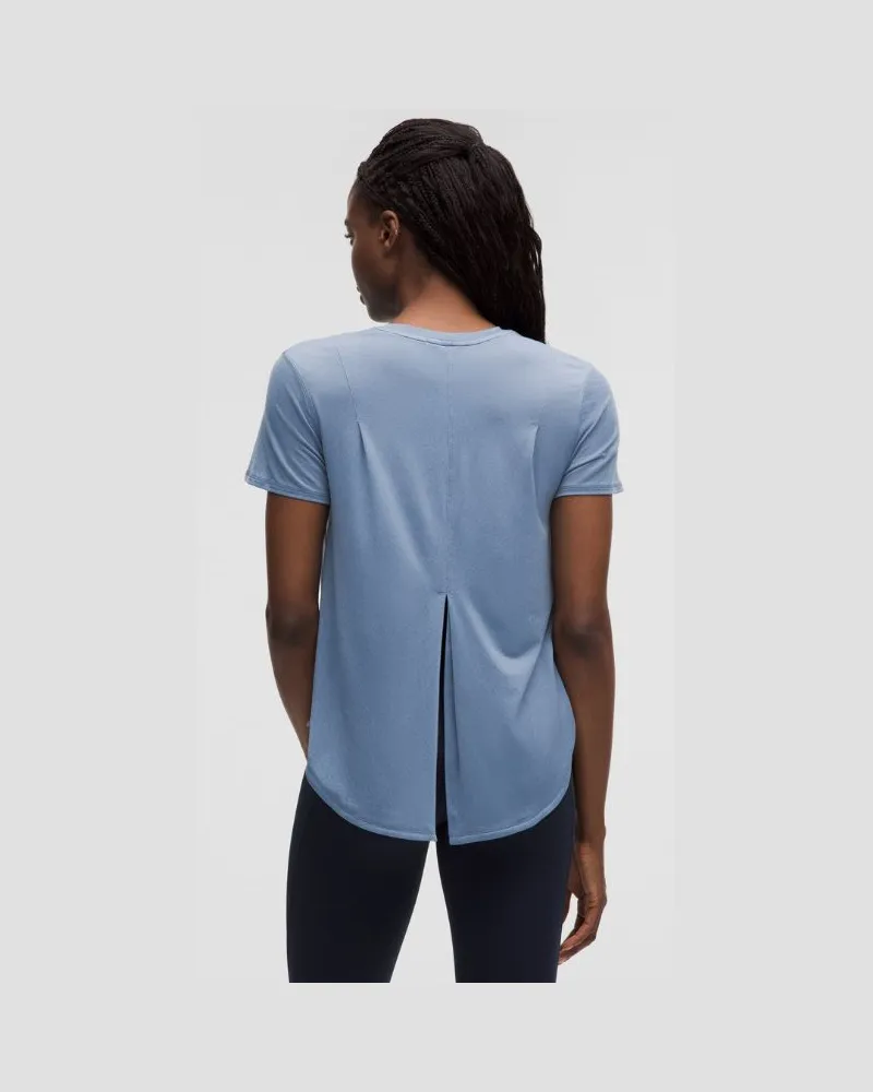 LULULEMON Leichtes Trainings-T-Shirt mit geteilter Rückseite für Frauen – Größe in Washed Denim Washed