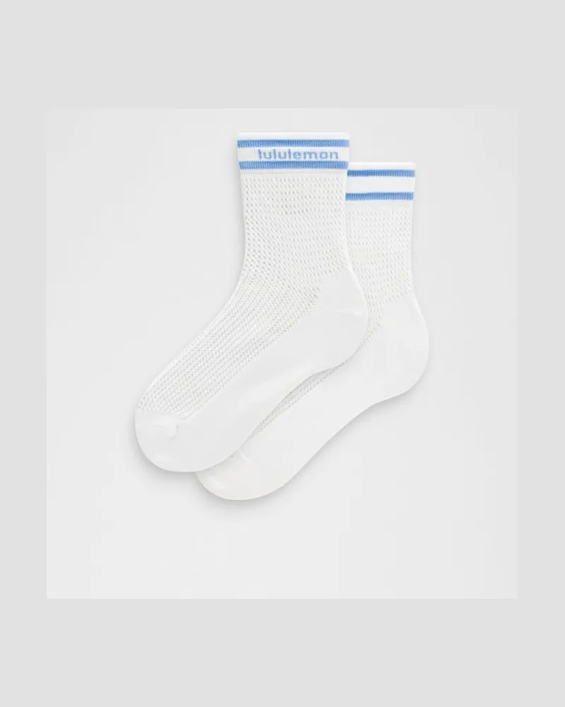 LULULEMON Stricksocken mit Lochstrick-Konstruktion – Größe in Pool Party/White Pool
