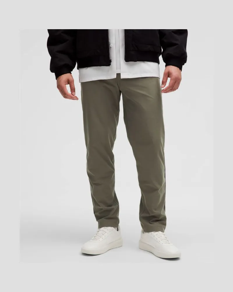 LULULEMON ABC Hose im Relaxed Fit mit 5 Taschen Warpstreme für Männer – 81 cm – Größe in Army Green Army