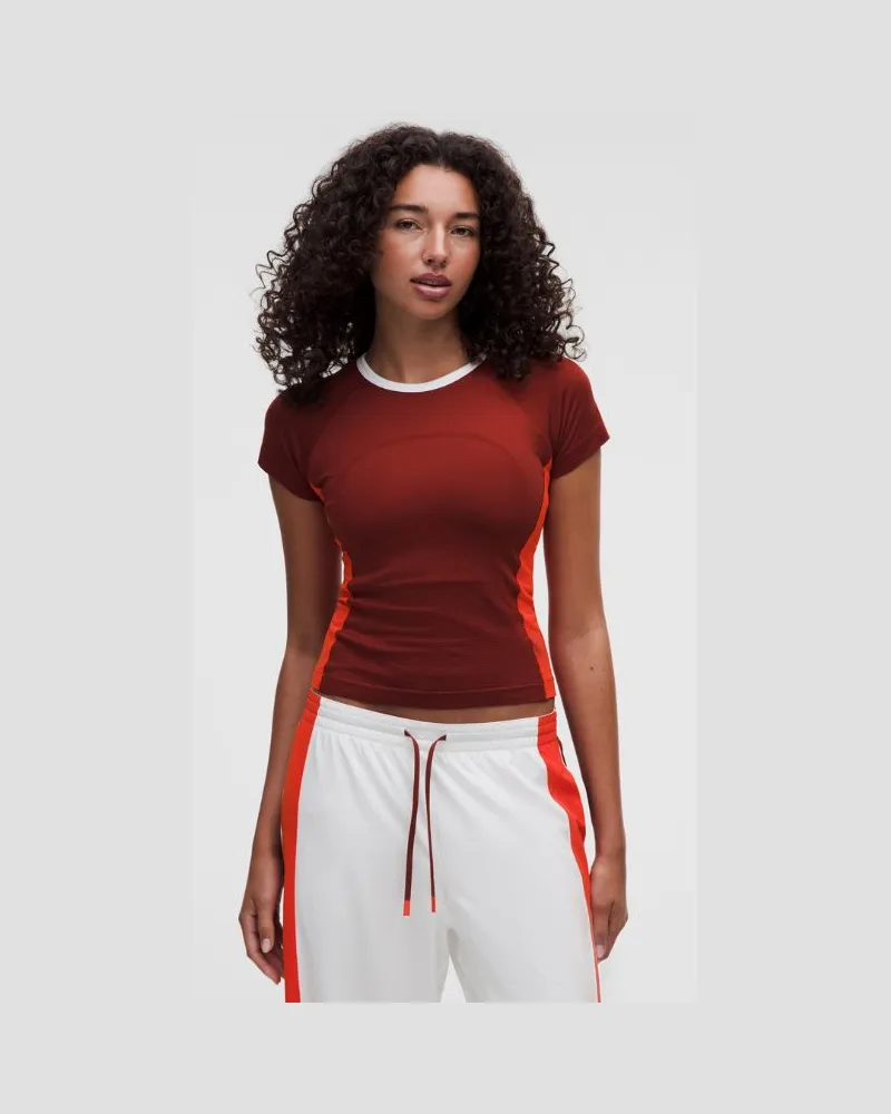 LULULEMON Swiftly Tech Kurzarmshirt 2.0 in Taillenlänge Colorblocking für Frauen – Größe in Cranberry Charm/Cherry Ember/White Cranberry