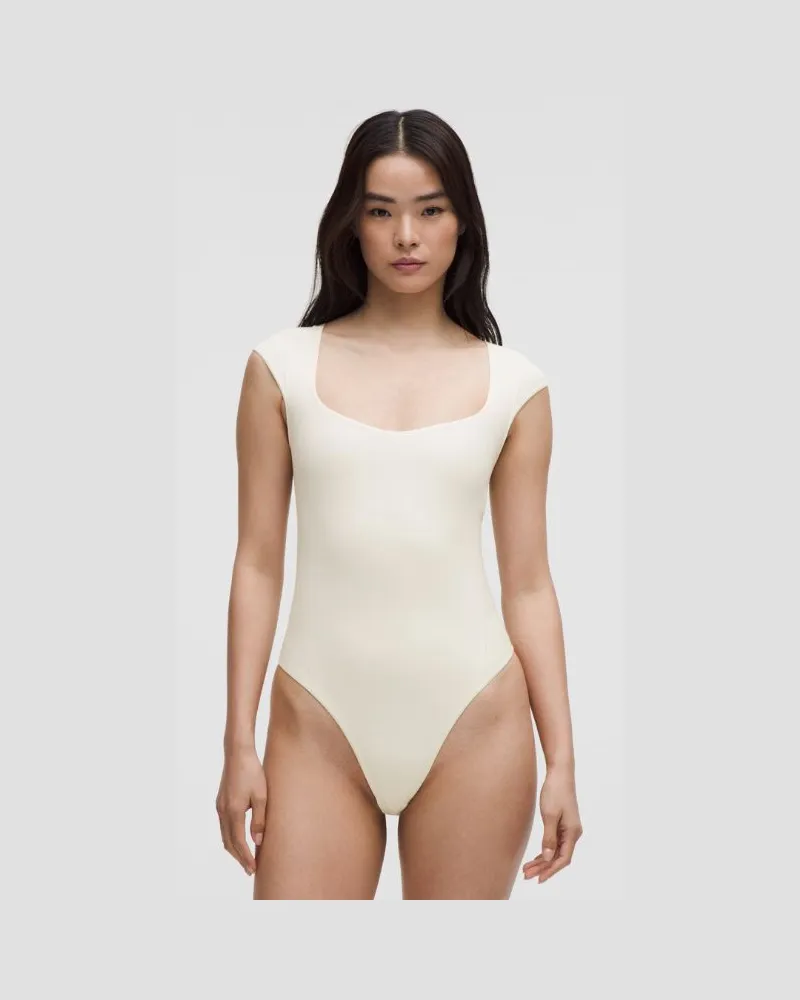 LULULEMON Wundermost Ultra-Soft Nulu String-Body mit U-Boot-Ausschnitt und Kappärmeln für Frauen – Größe in Light Ivory Light