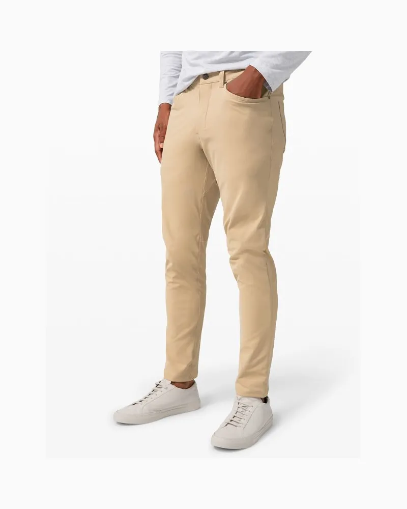 LULULEMON ABC Hose im Slim Fit mit 5 Taschen Warpstreme für Männer – 81 cm – Khaki – Größe Trench