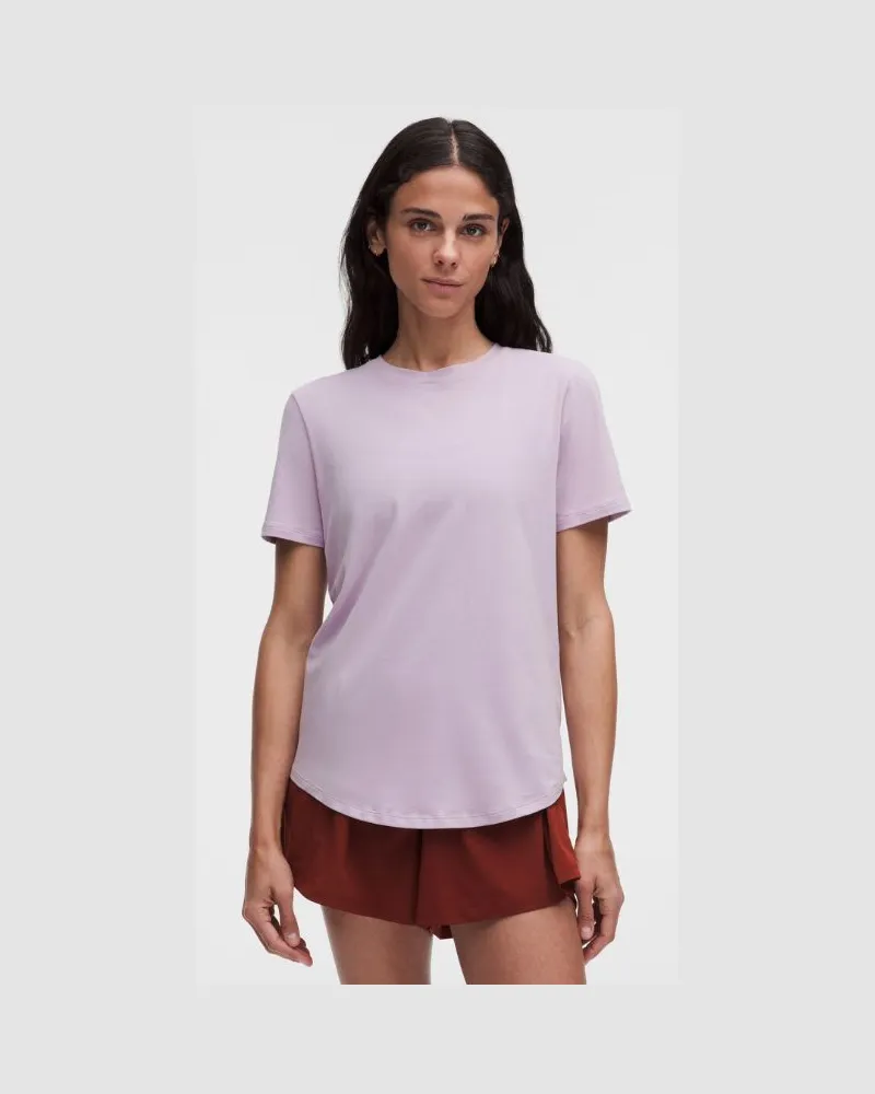 LULULEMON Love T-Shirt mit Rundhalsausschnitt für Frauen – Größe in Lilac Play Lilac