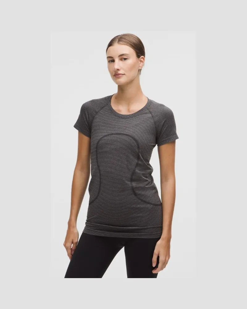 LULULEMON Swiftly Tech Kurzarmshirt 2.0 Hüftlänge für Frauen – Größe in Spandex Stripe Nightmoth/Light Ivory Spandex