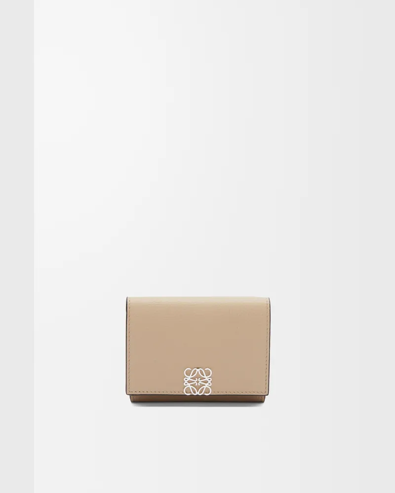 Loewe Anagram Trifold Wallet In Pebble Grained Leather skin Mujer Sand