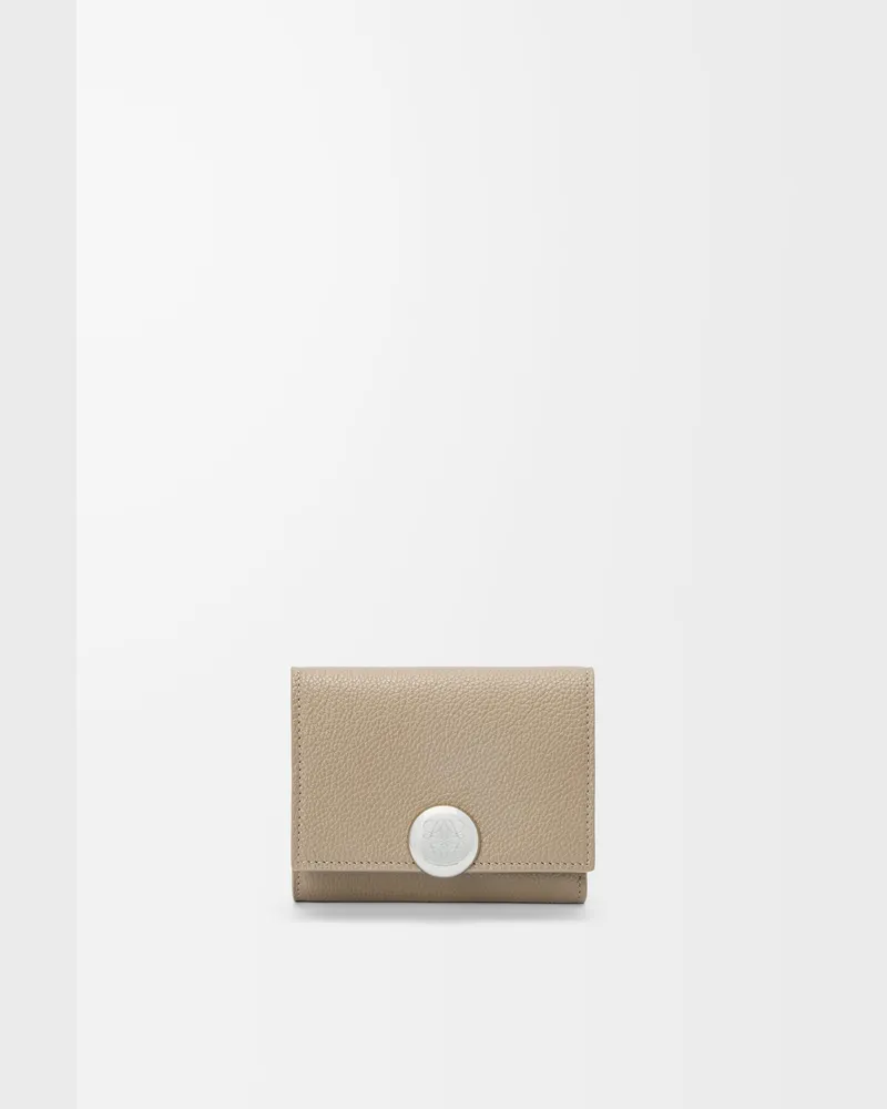 Loewe Pebble Trifold Wallet In Pebble Grain Leather skin Mujer Clay