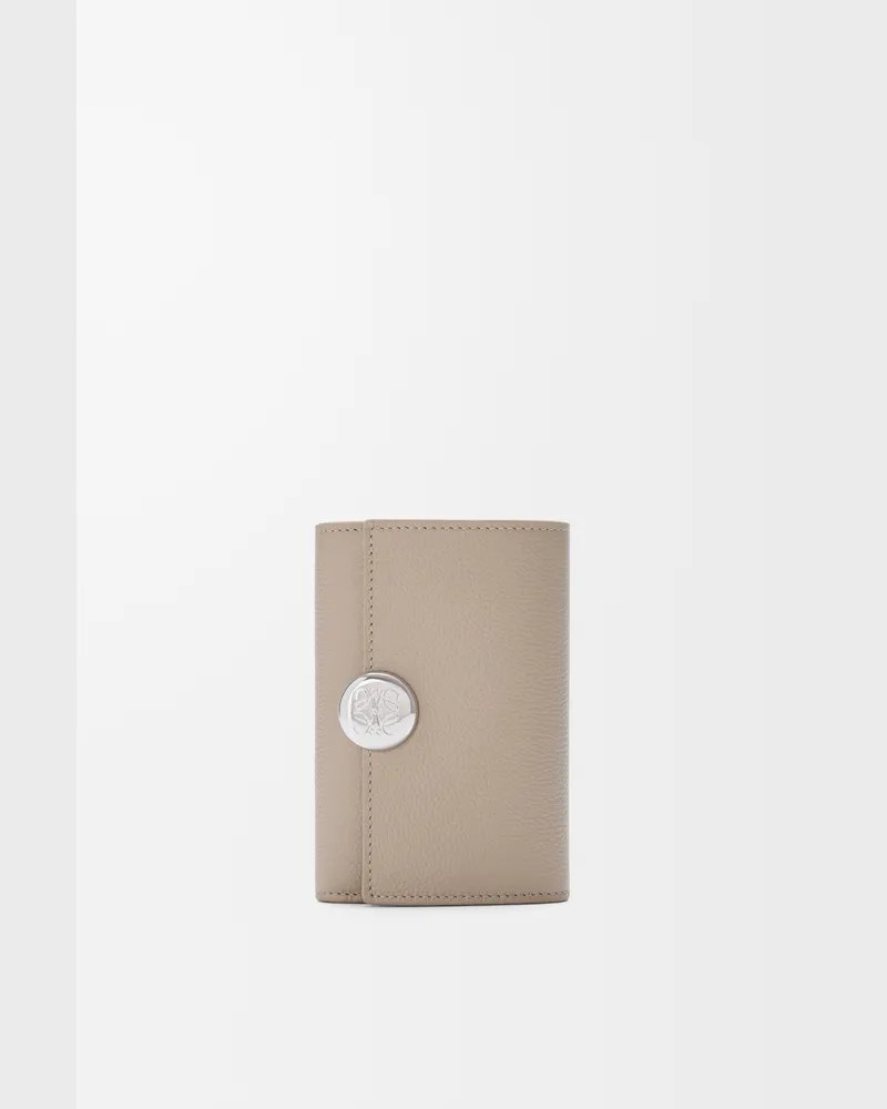 Loewe Pebble Small Vertical Wallet In Pebble Grained Leather skin Mujer Clay