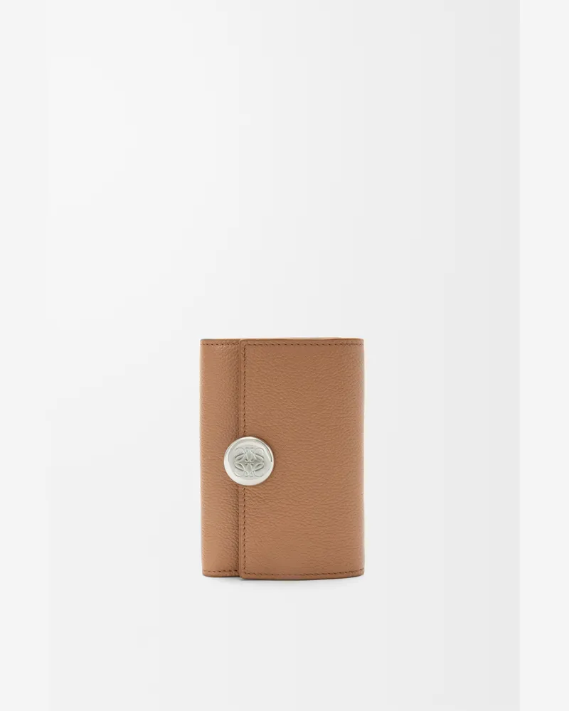 Loewe Pebble Small Vertical Wallet In Pebble Grained Leather skin Mujer Mocha