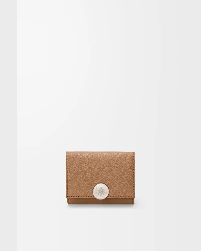 Loewe Pebble Trifold Wallet In Pebble Grain Leather skin Mujer Mocha