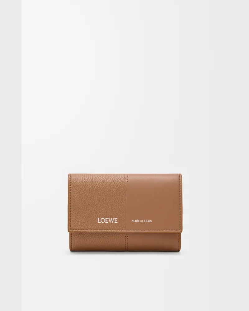Loewe Small Vertical Wallet In Smooth And Grained Leather skin Mujer Mocha