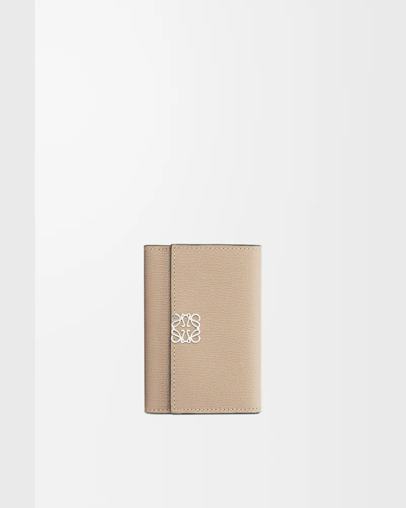 Loewe Anagram Small Vertical Wallet In Pebble Grained Leather skin Mujer Sand