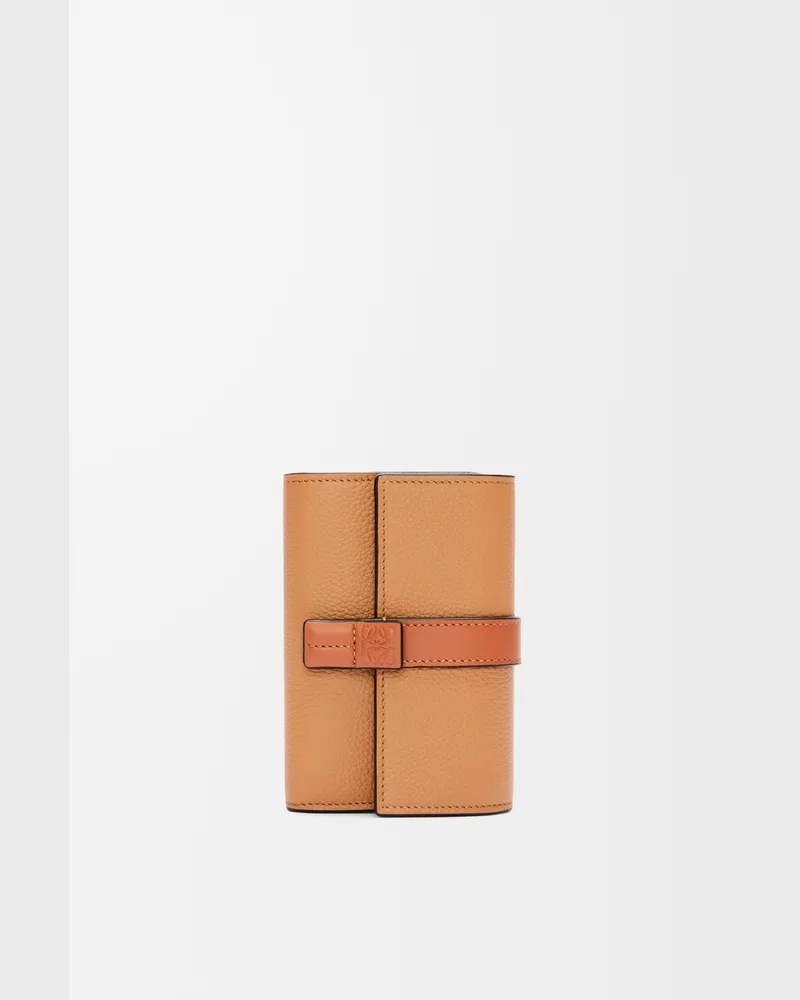 Loewe Small Vertical Wallet In Soft Grained Leather skin Mujer Toffee