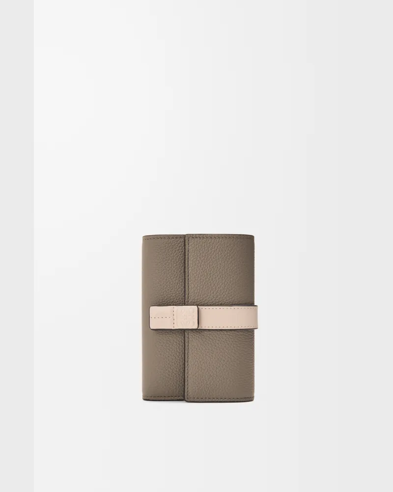 Loewe Small Vertical Wallet In Soft Grained Leather skin Mujer Taupe
