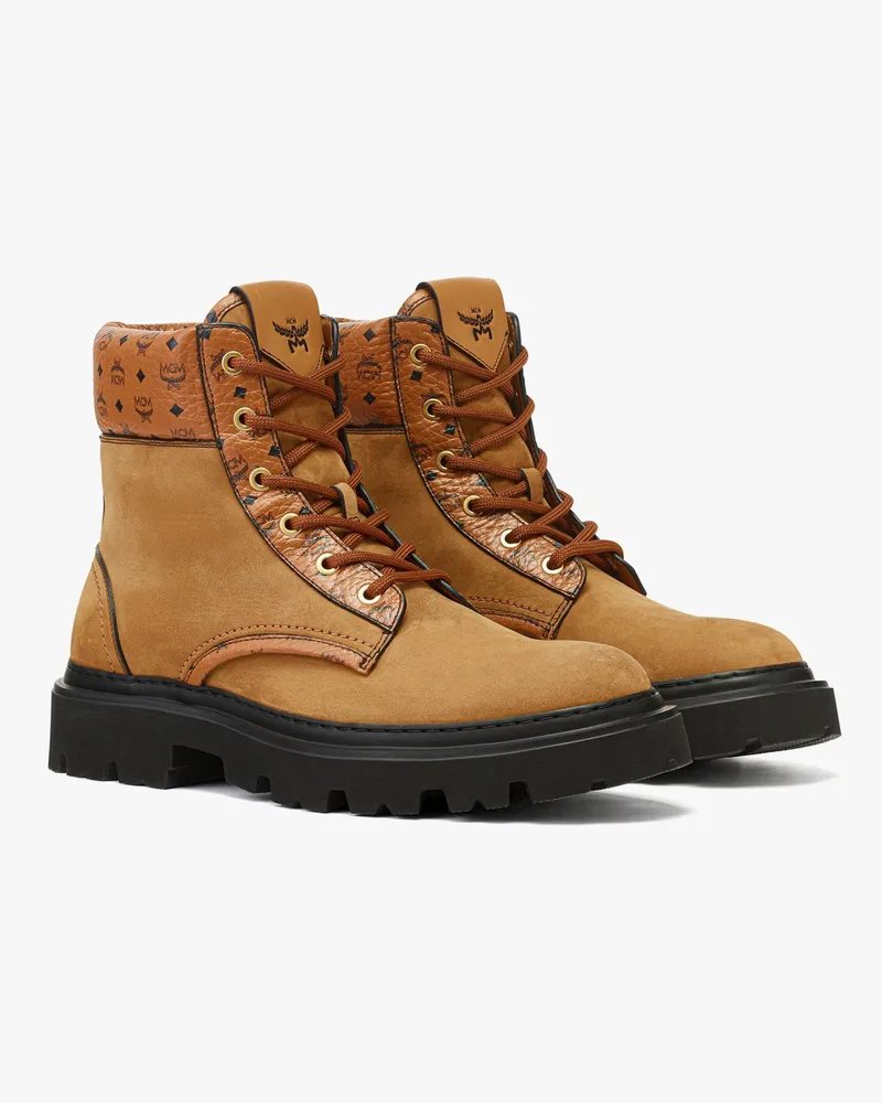 MCM Knöchelhohe Stiefel aus Nubukleder mit Monogramm-Print Cognac