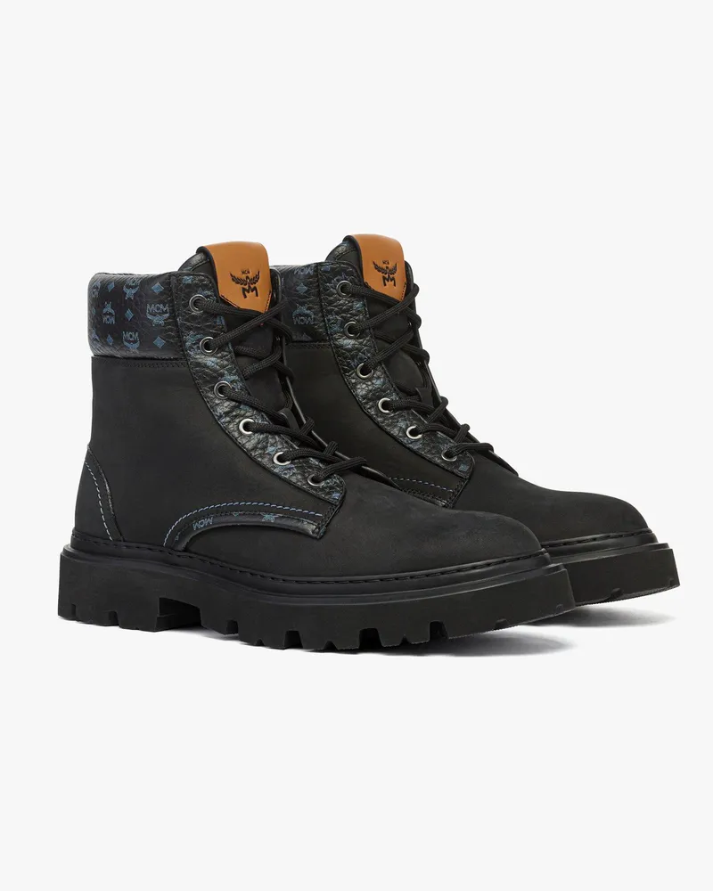 MCM Knöchelhohe Stiefel aus Nubukleder mit Monogramm-Print Black