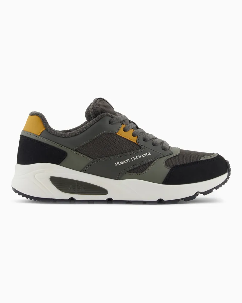 Armani Exchange Sneaker mit kontrastierenden Einsätzen 