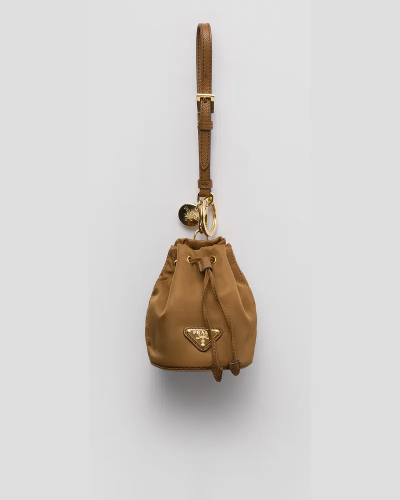 Prada Ikonischer Mini-Taschenanhänger aus Re-Nylon Brandy