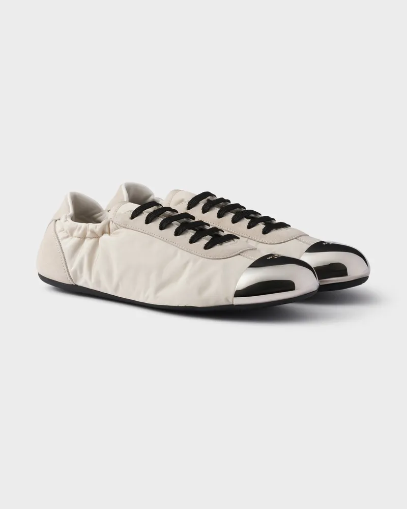Prada Collapse Sneaker aus Re-Nylon und Wildleder mit Zehenkappe aus Metall Elfenbein