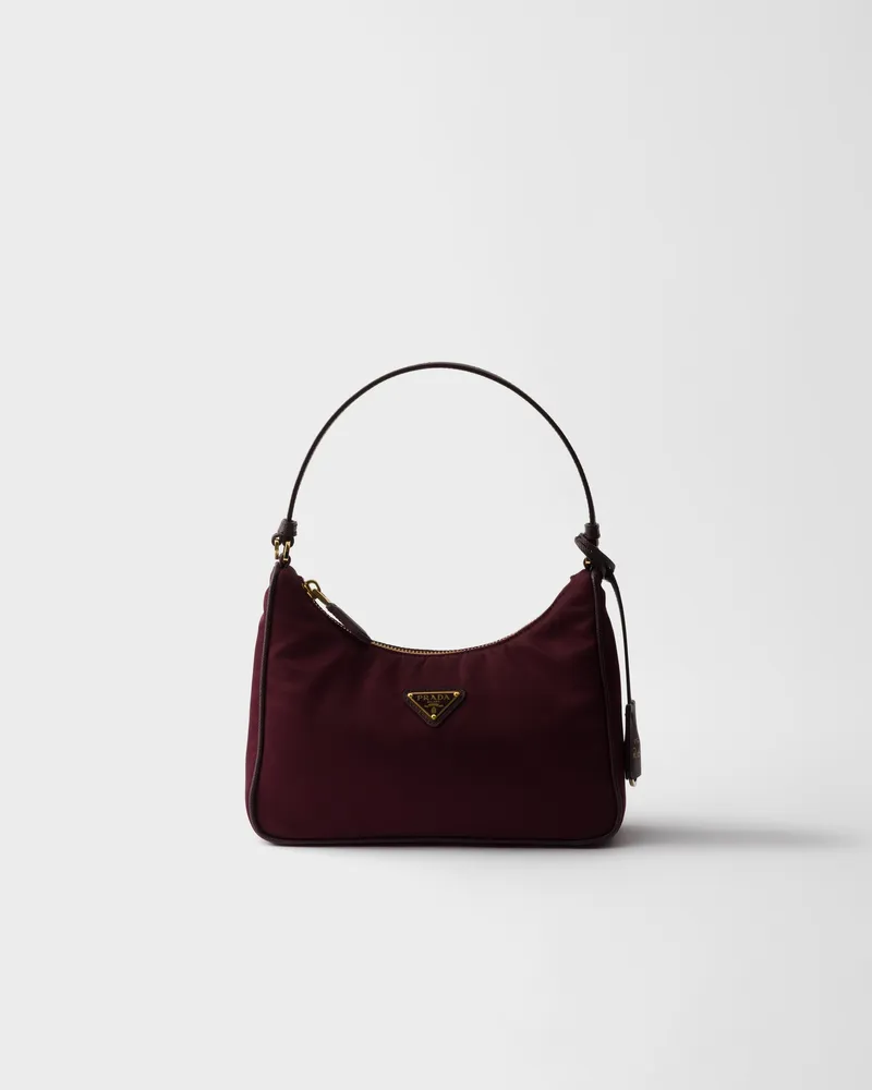 Prada Re-Edition 2005 Mini Bag aus Re-Nylon Burgunderrot