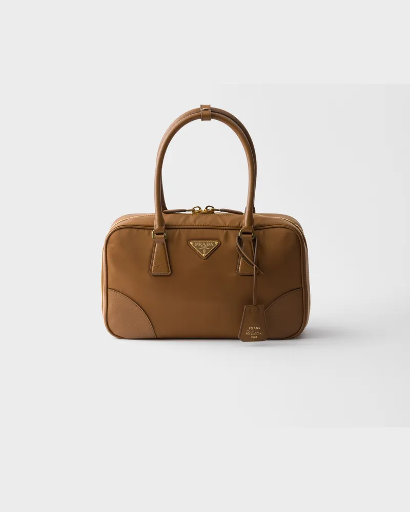 Prada Re-Edition 1978 Medium Tasche mit zwei Griffen aus Re-Nylon und Saffiano-Leder Brandy