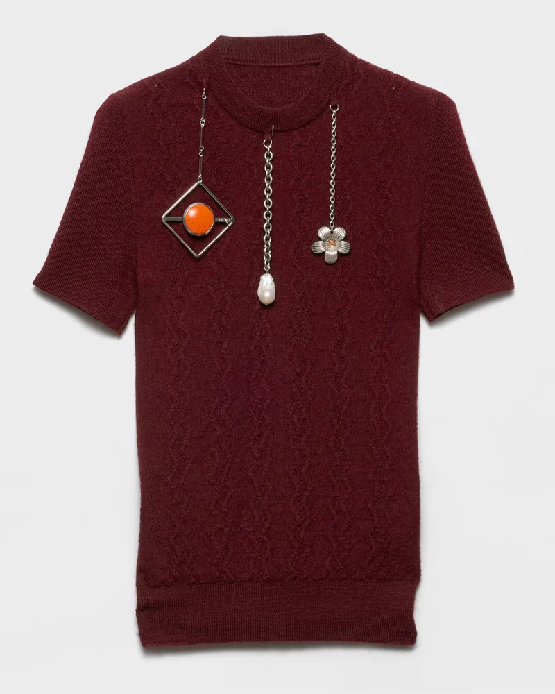 Prada Kurzarm-Pullover aus Wolle mit Anhängern Amaranthrot