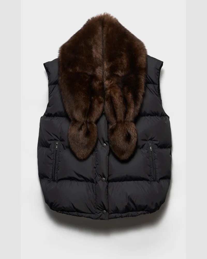 Prada Daunenweste aus Re-Nylon und Shearling Schwarz