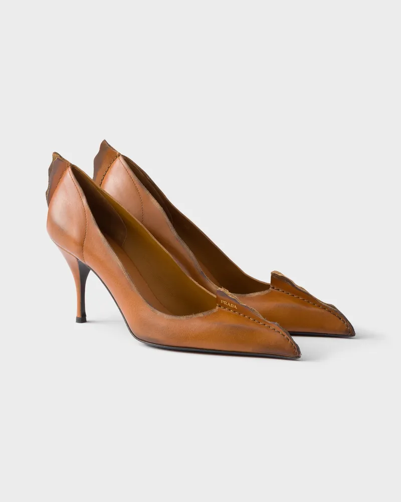 Prada Pumps aus antikem Leder Cognac