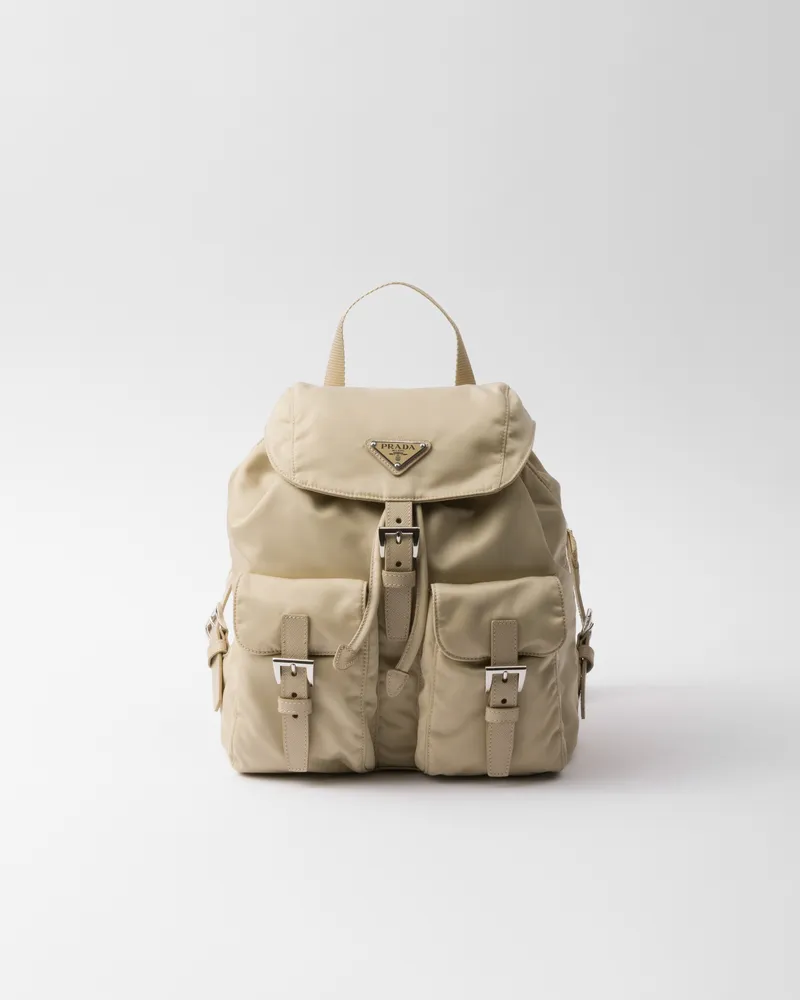 Prada Kleiner Rucksack aus Re-Nylon Wüstenbeige